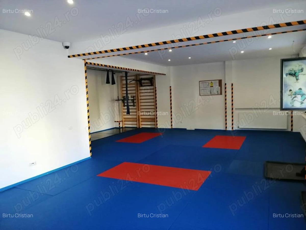 Vand spatiul comercial - 8 Vand spatiul comercial - 8