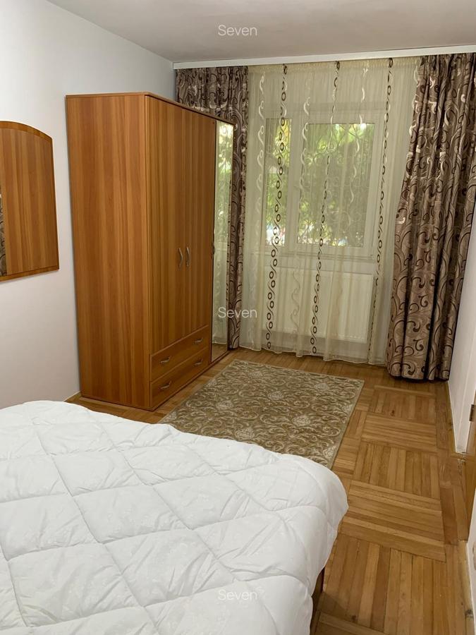 Apartament 3 camere - Casa de Cultura - 400 euro/luna (Cod E8) - 2