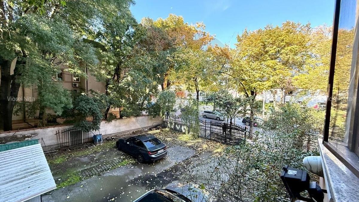Casa / Vila cu 5 camere de vanzare pe Bulevardul Ferdinand Constanta - 2