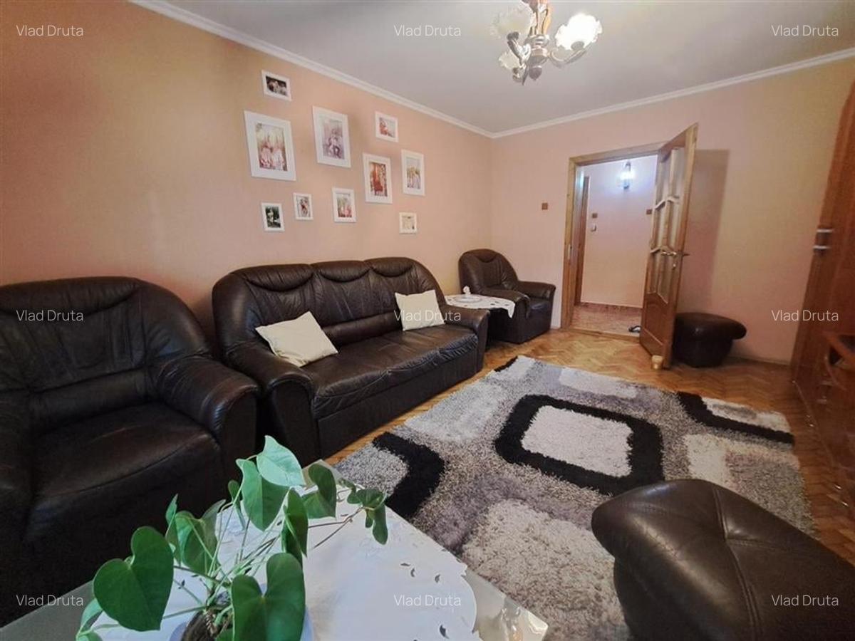Apartament cu 3 camere decomandat în Central - 1