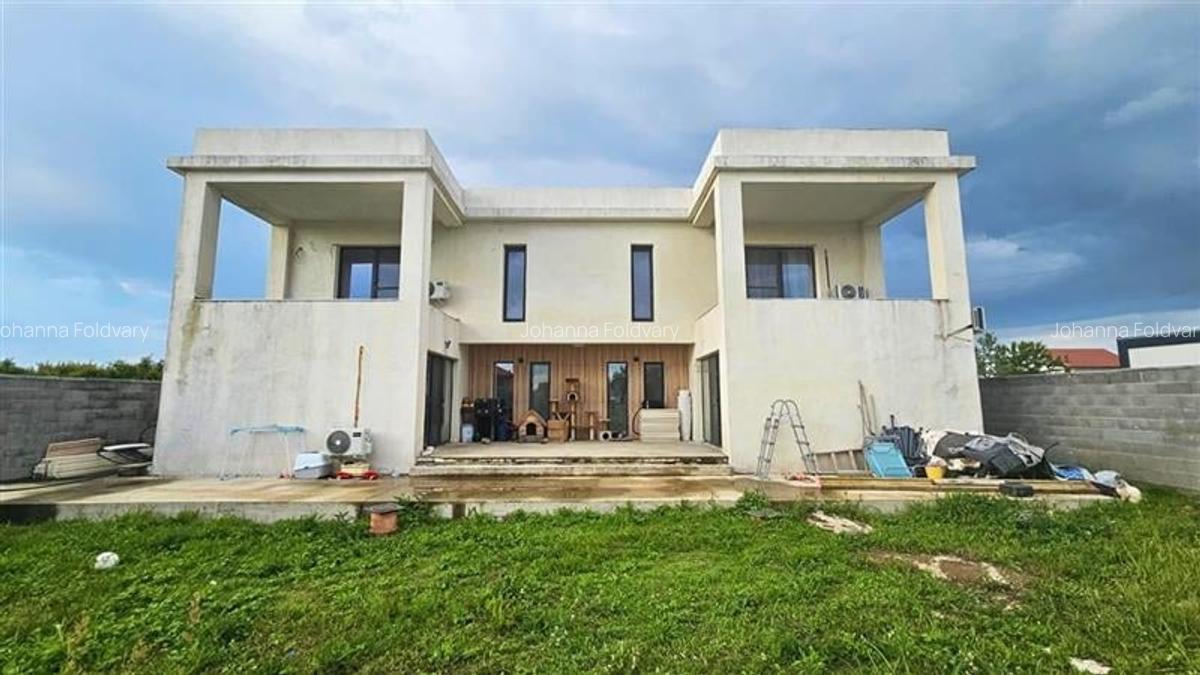 Casă cu 4 camere în Dumbrăvița - 16