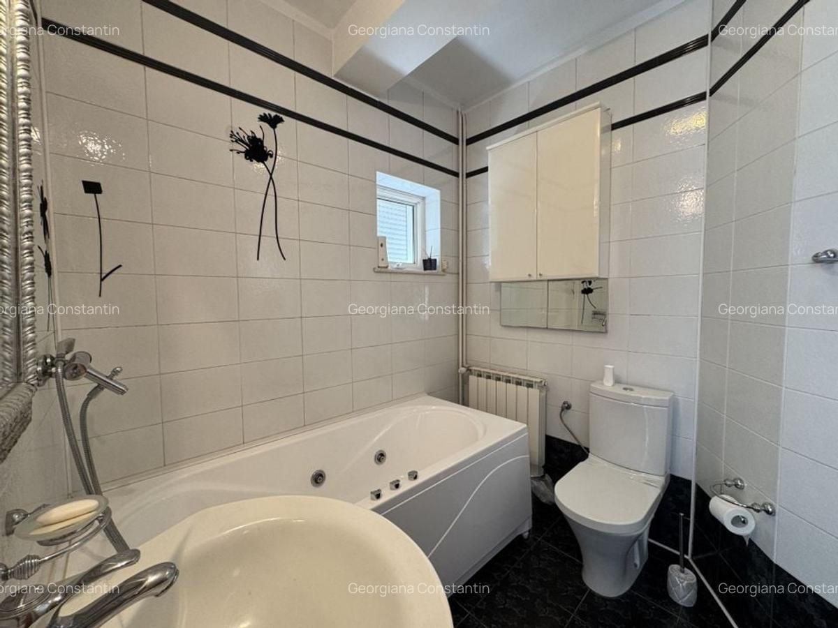 Vila cu piscina interioara, mobilata, langa British School - 13