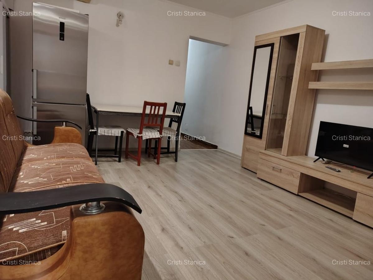 Eroii Revolutiei, doua minute metrou - 2