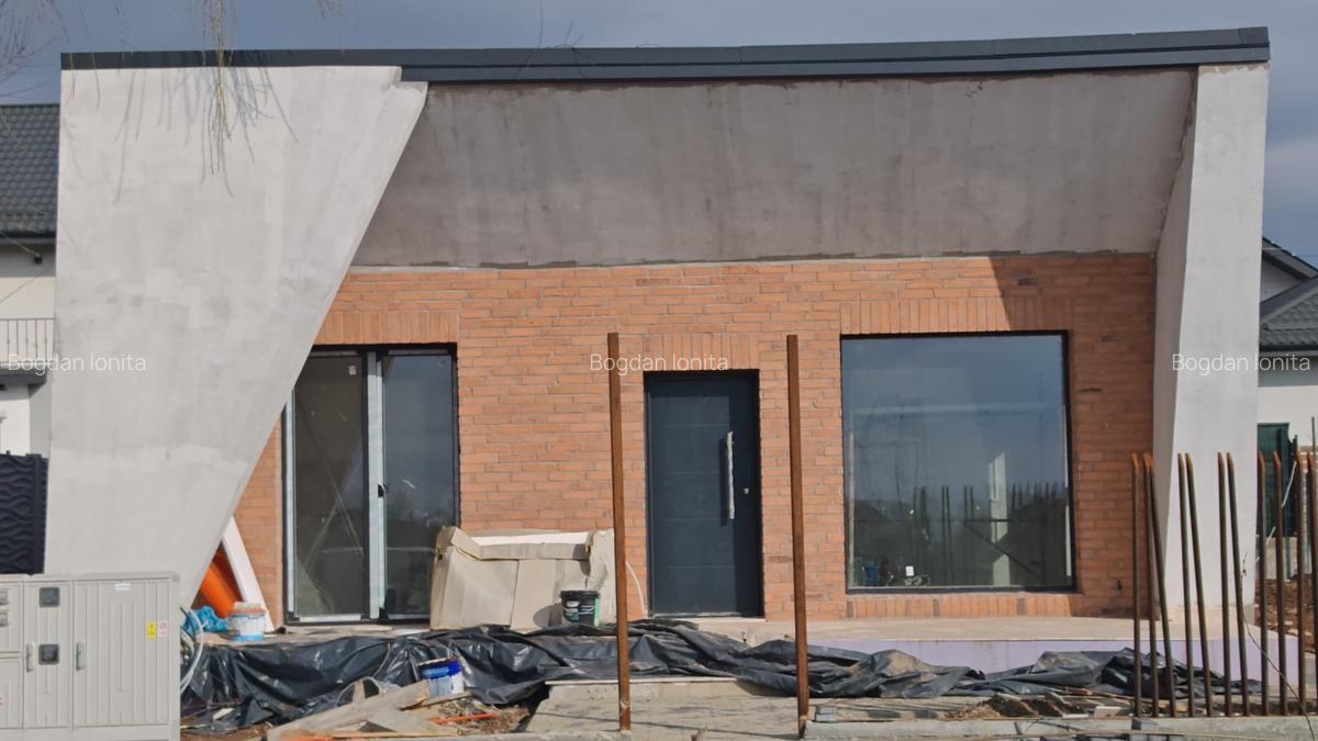 Casă cu 3 camere în Berceni - 1