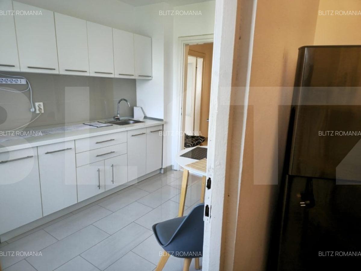 Apartament de vanzare, cu 3 camere de vanzare, zona ultracentrala - 2