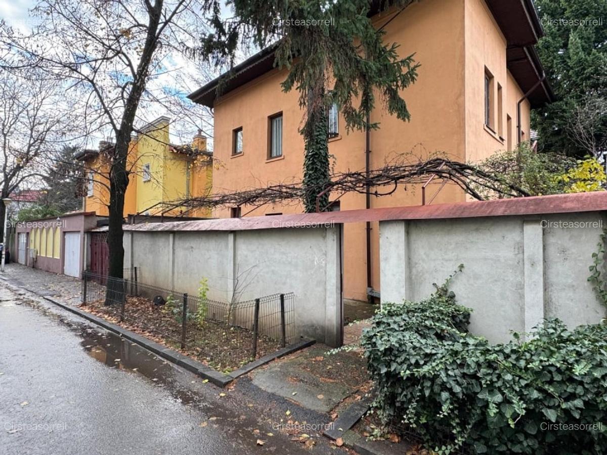 De vanzare AP 3 camere | 121 MP | Garaj | D P | Casin | Domenii - 1