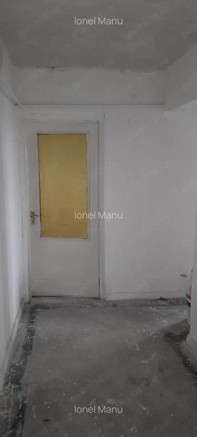Vand Apartament decomandat 4 camere in Alexandria, pe str. Bucure?ti la intersec?ie cu Str. Ghica - 8