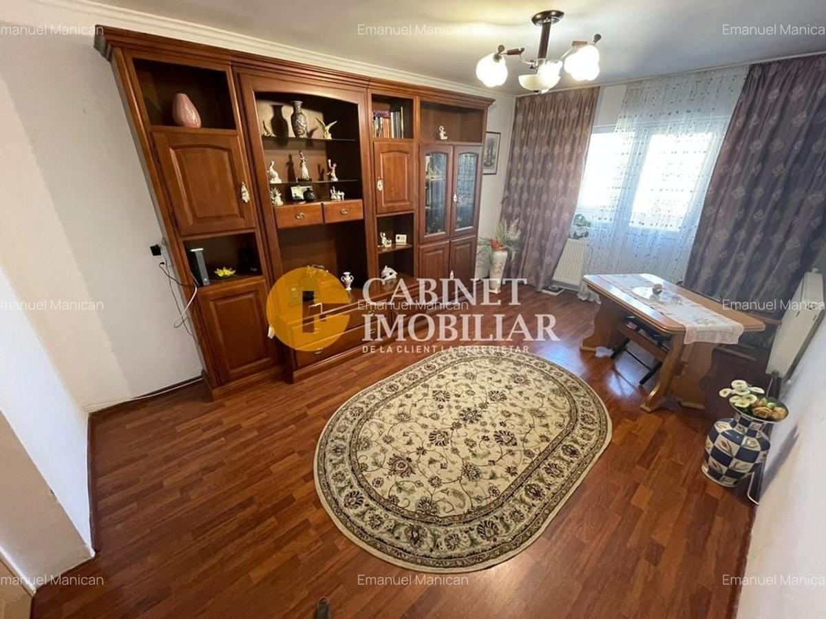 Tudor Vladimirescu str Tepes Voda - decomandat- an 1978 - mobilat - 2