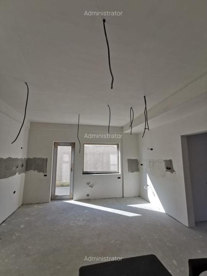 Casa de vanzare Duplex zona Carrfour - 2