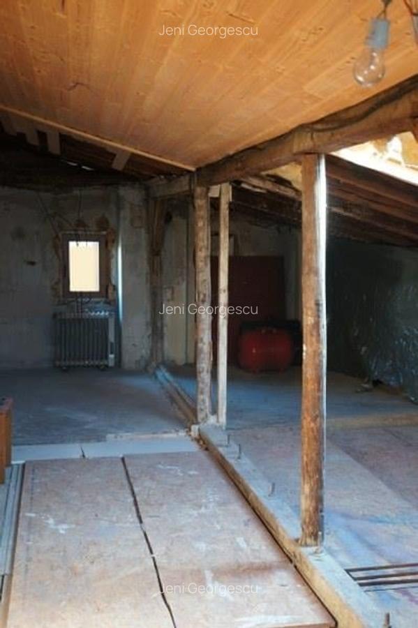 Stefan cel Mare, 3 camere et.1/P+1+M,Mansarda in proprietate,  intr-o viluta cu - 10