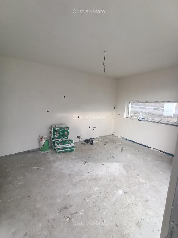Casă cu 4 camere în Exterior Est - 2