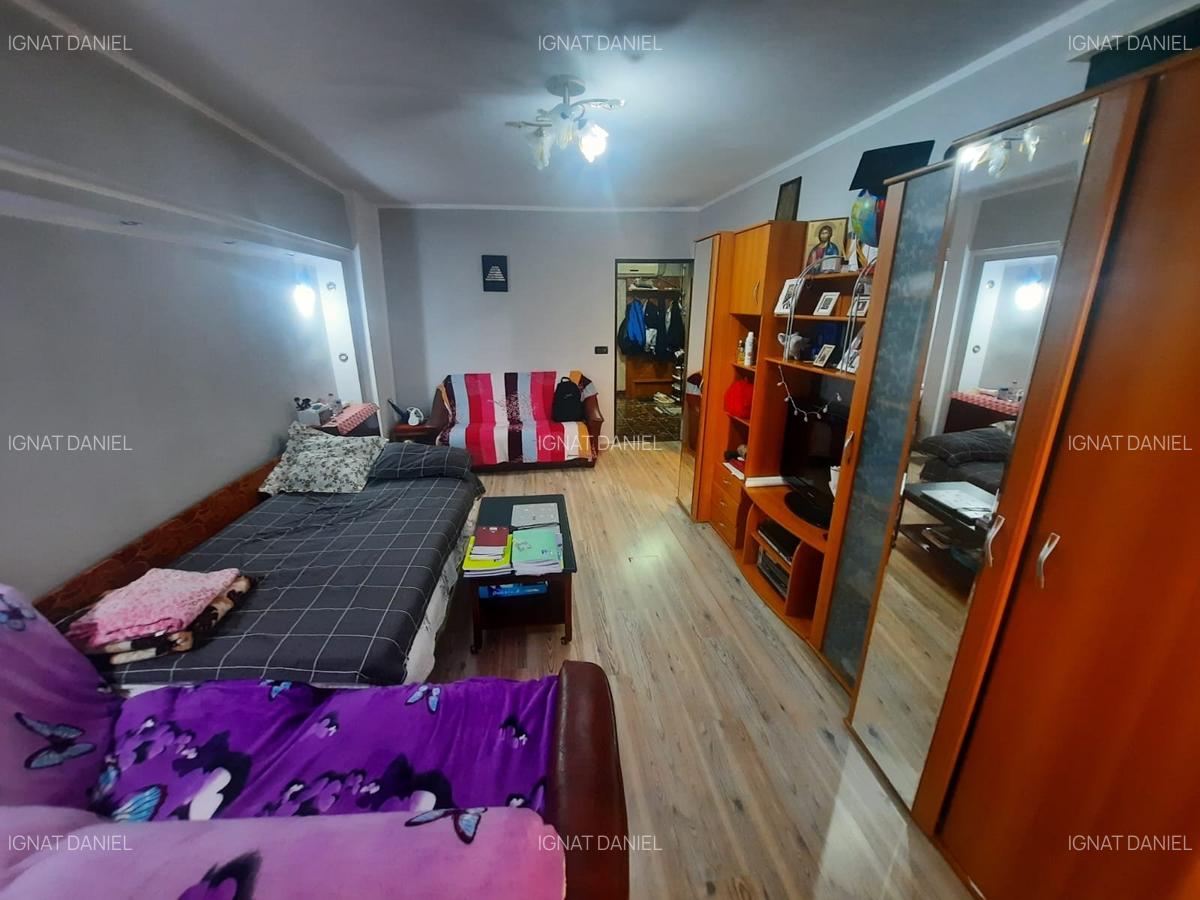 Apartament cu 2 camere decomandat 3/8, zona Nicolina - 2