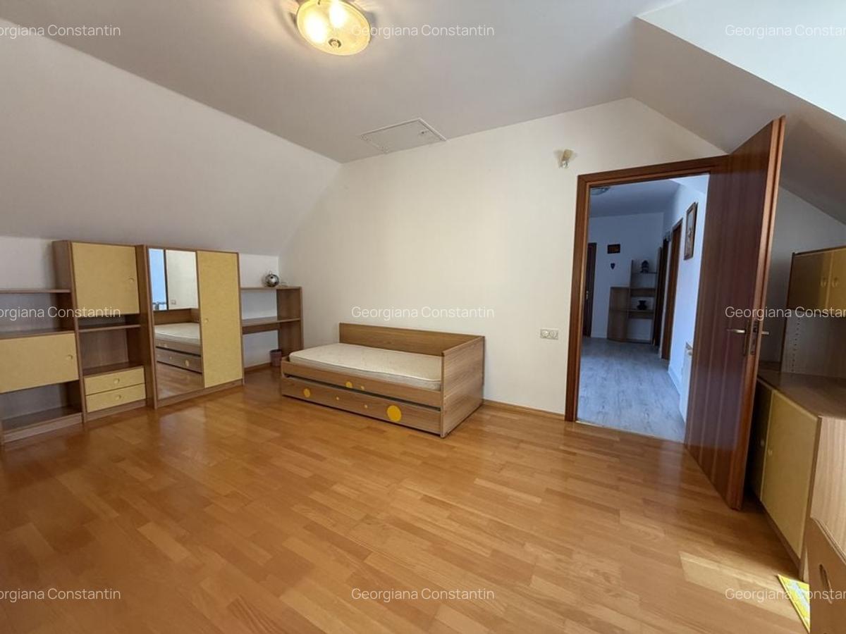 Vila cu piscina interioara, mobilata, langa British School - 11