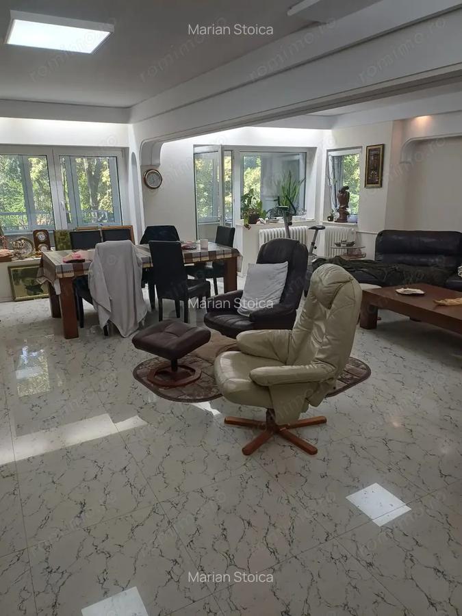 Inchiriez apartament cu 3 camere zona unirii fantani centru civic - 1