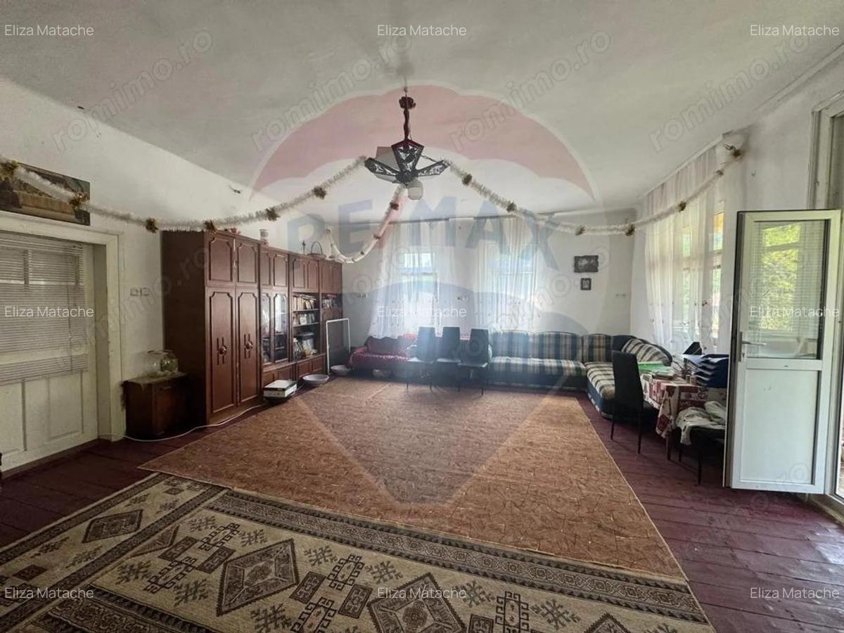 Casa boiereasca cu istorie, teren generos ?i ie?ire la Raul Targului - 3