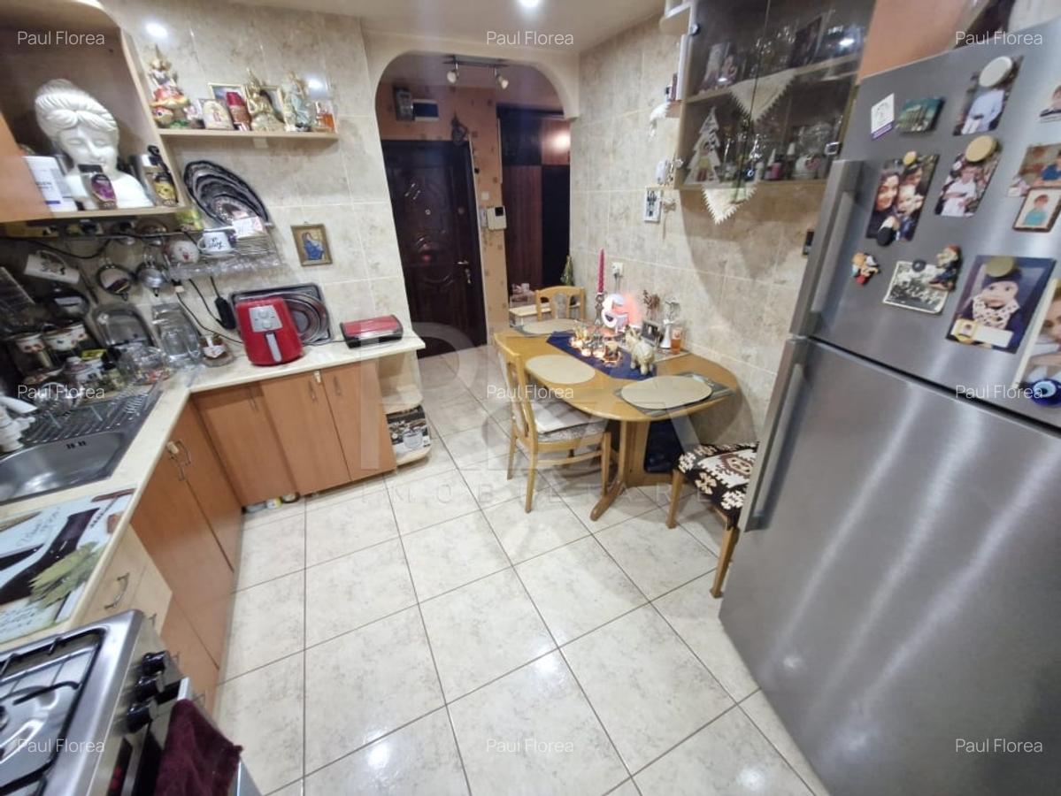 Apartament cu 4 camere - zona Auchan Vitan - 9