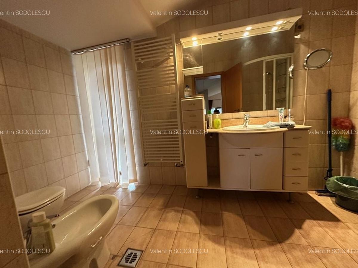 Casă / Vilă cu 6 camere în zona  Calea Aradului - 45