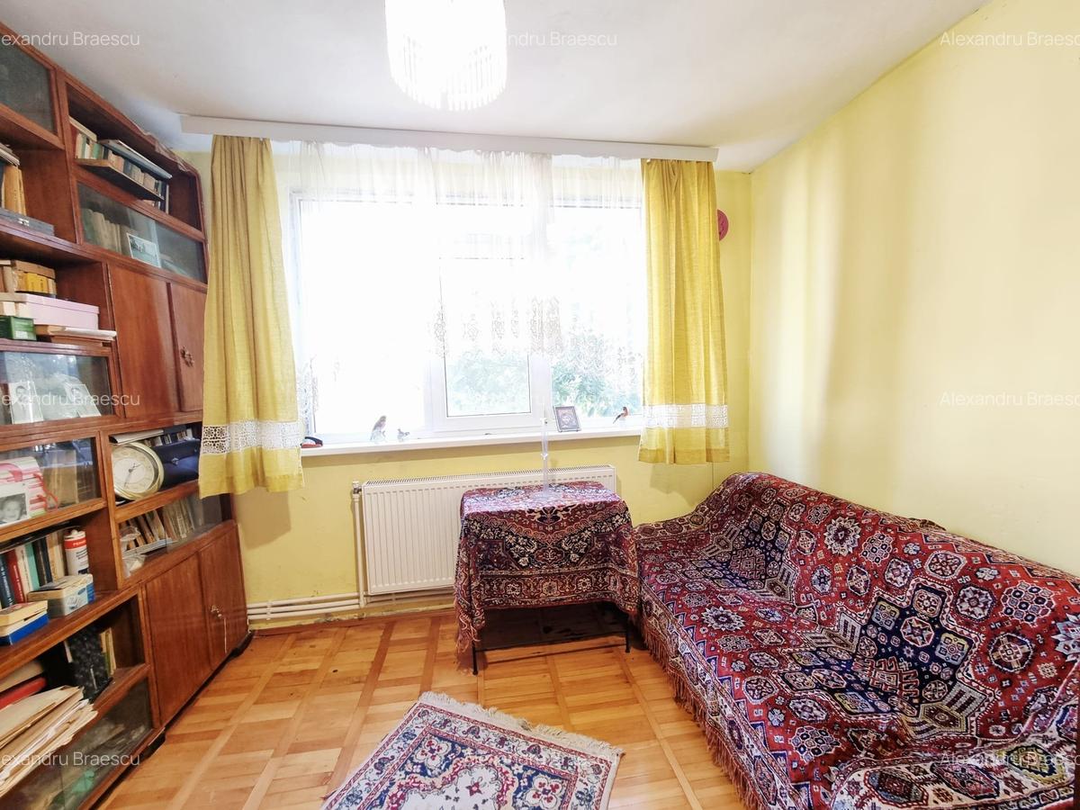 Apartament cu trei camere  zona Tiglina 1 et. 2 DECOMANDAT + GARAJ langa bloc - 5