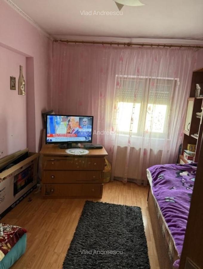 De vanzare apartament cu 3 camere - 4