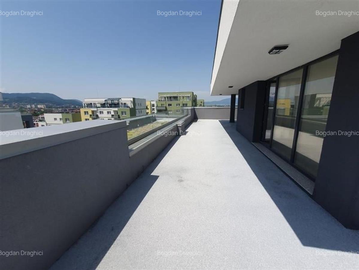 Apartament cu 3 camere decomandat în Tractorul - 14