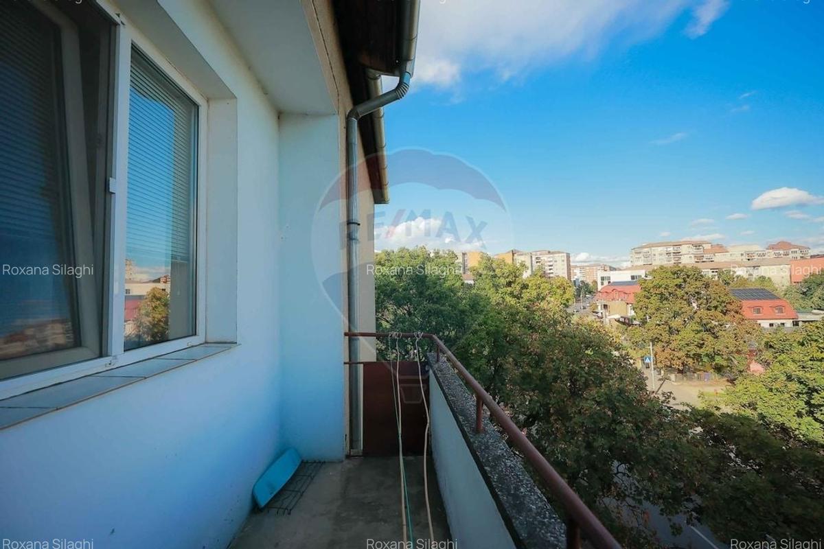 Apartament cu 3 camere de vanzare, zona Rogerius - 15
