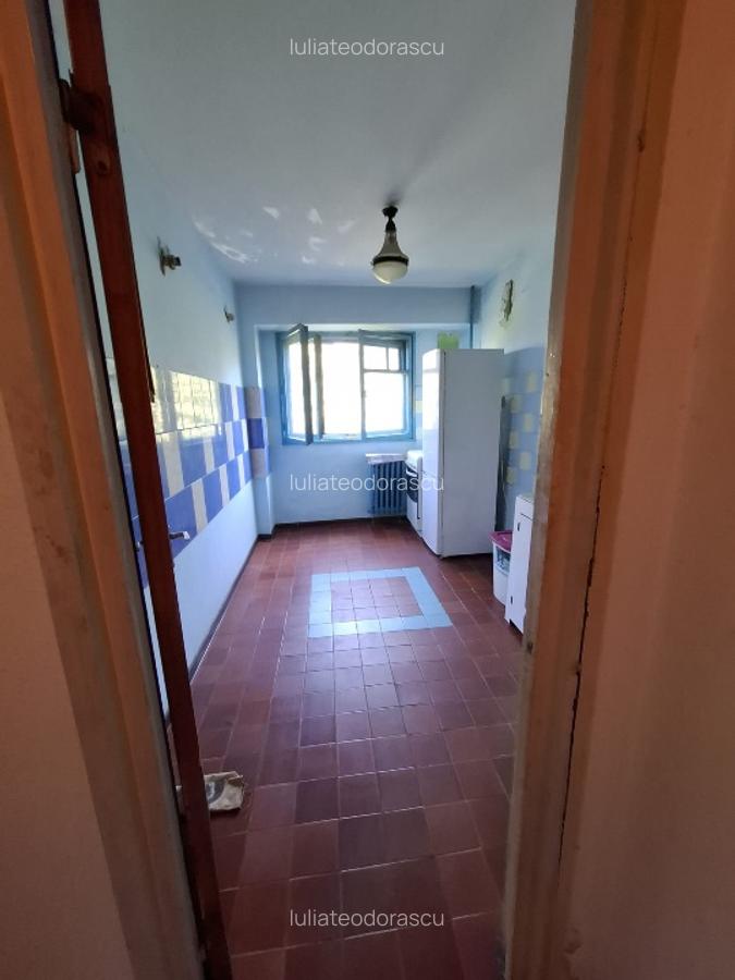Vând apartament 3camere Drumul Taberei,strada Brasov - 2