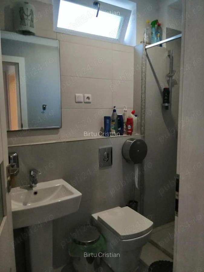 Vand spatiul comercial - 9 Vand spatiul comercial - 9