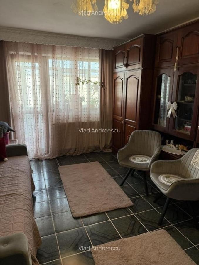 De vanzare apartament cu 3 camere - 8
