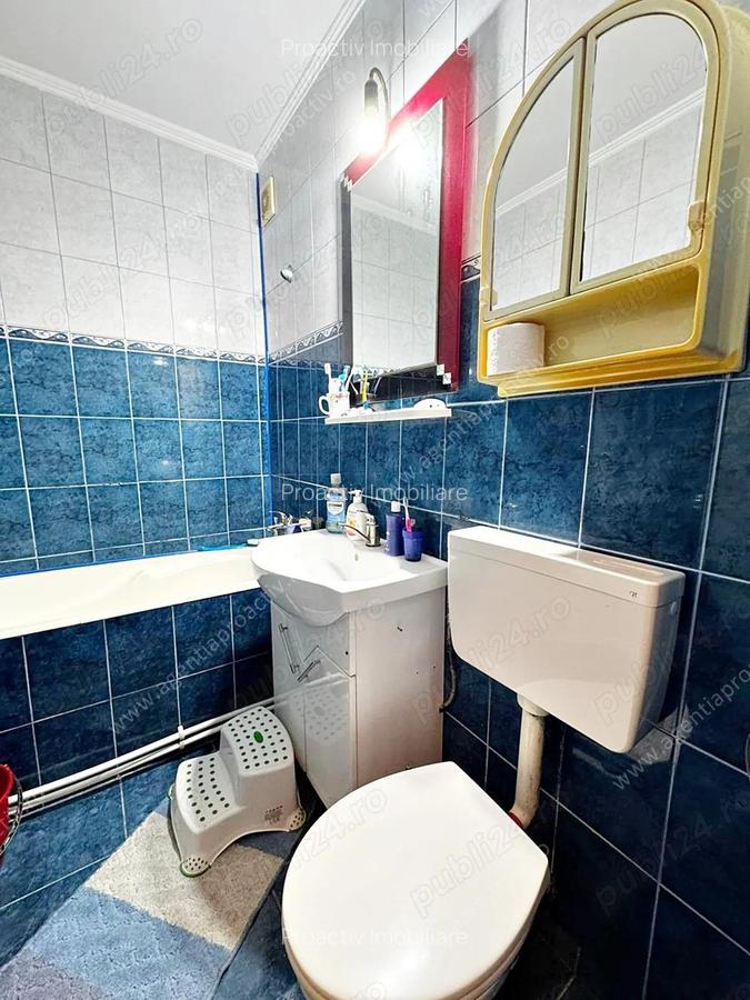 Apartament cu 4 camere, in cartier Micro 16, aproape de Complex Siret. - 2