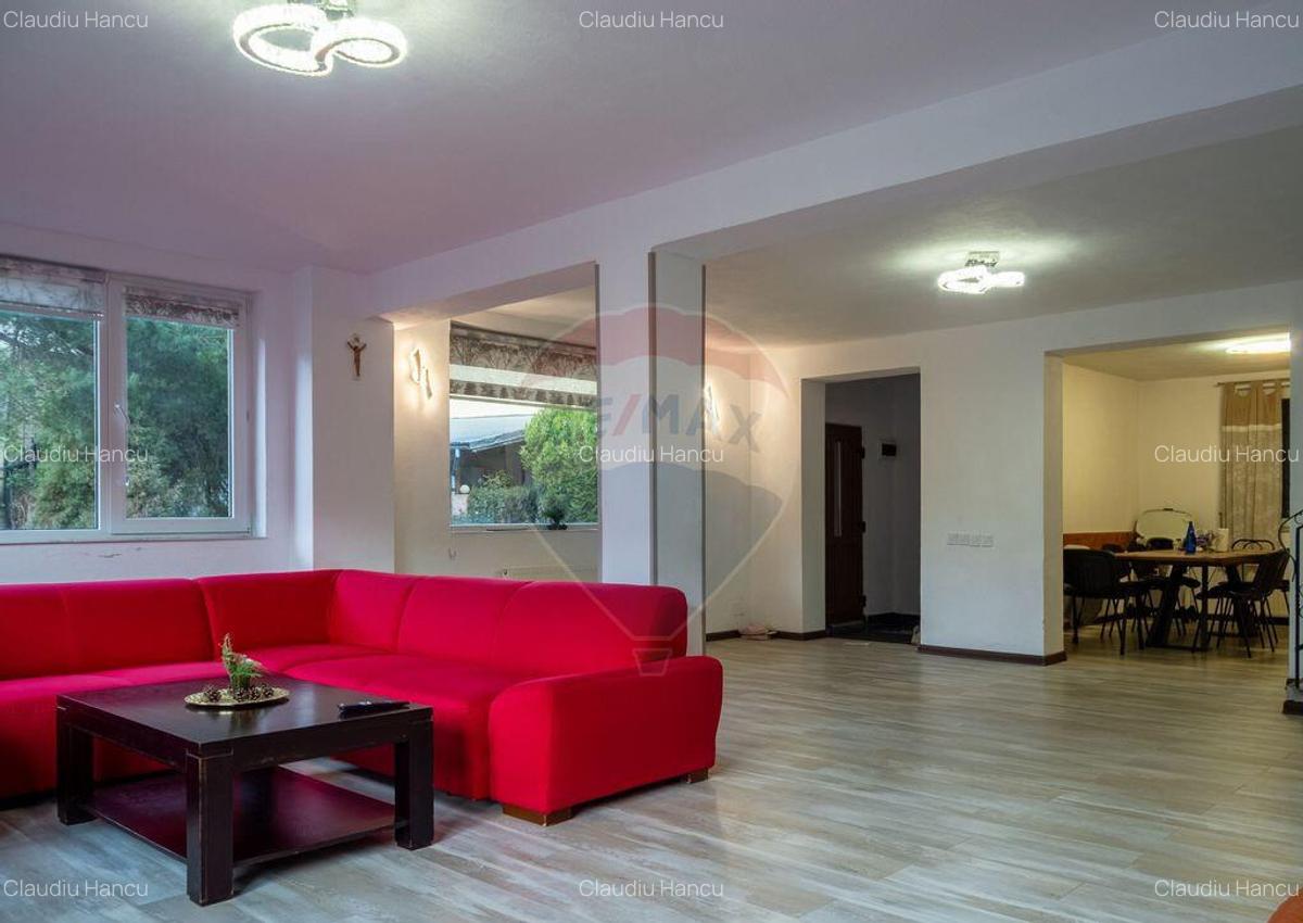 Vila cu 8 camere cu vedere panoramica la muntii Bucegi - 4 Vila cu 8 camere cu vedere panoramica la muntii Bucegi - 4