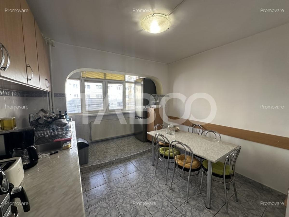 Apartament decomandat etaj intermediar 4 cu 3 camere baie cu geam lift - 2