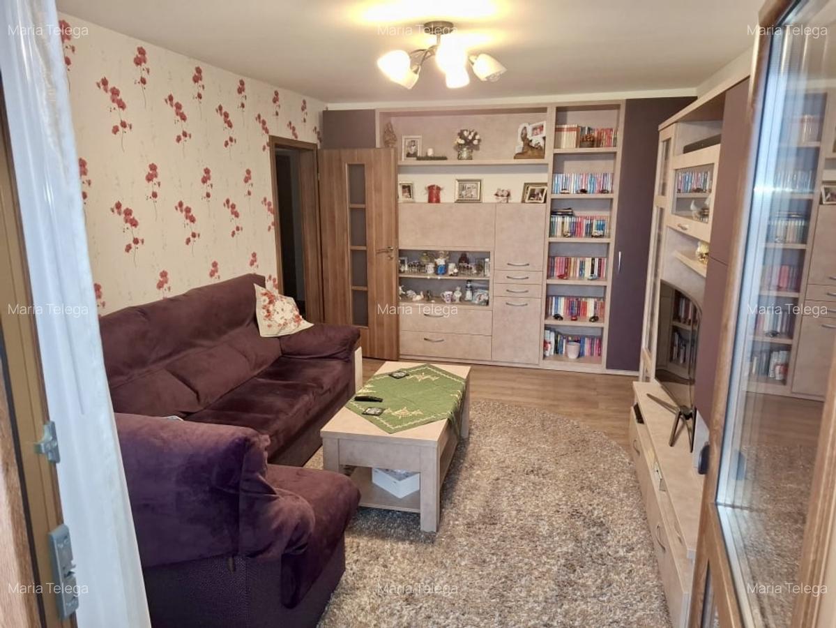 APARTAMENT 3 CAMERE| DECOMANDAT | Tractorul - 2 locuri de parcare | etajul 3. - 1
