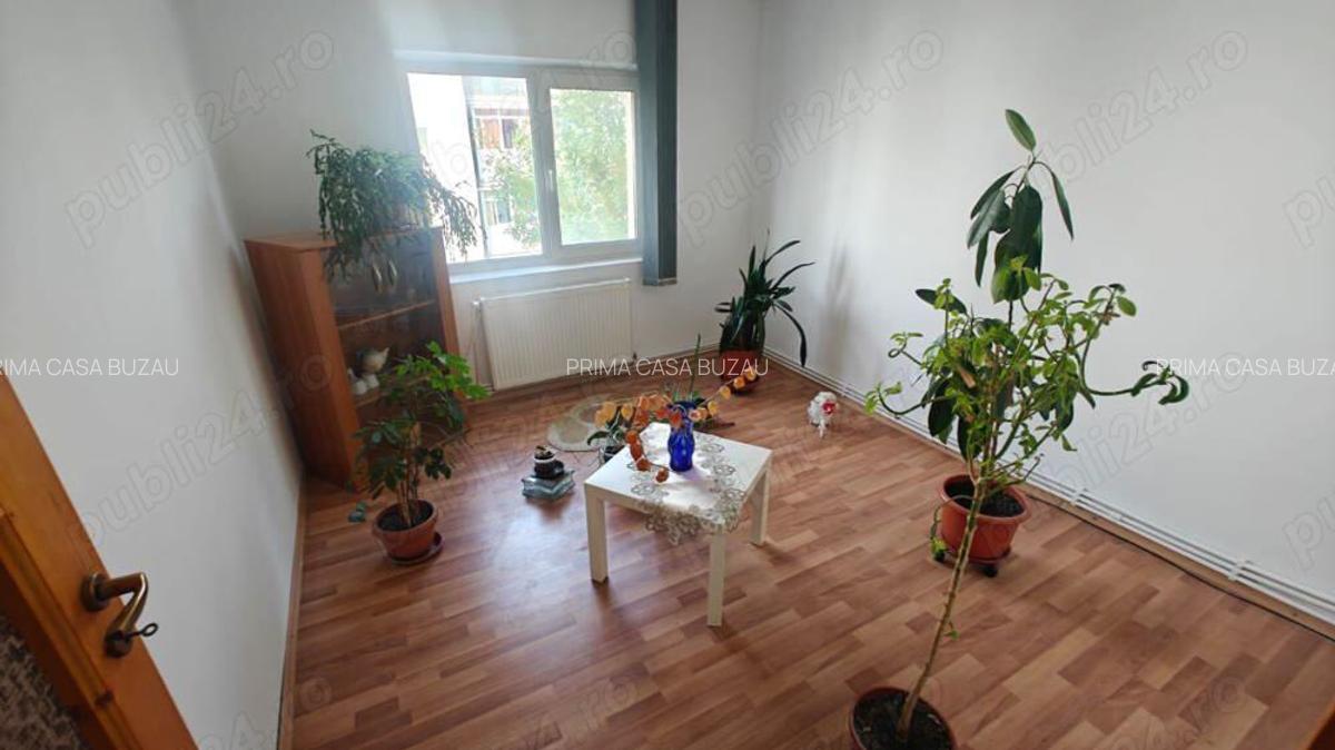 Apartament cu 3 camere confort 1 dec sporit etaj intermediar cu imbunatatiri COMISION 0 - 8