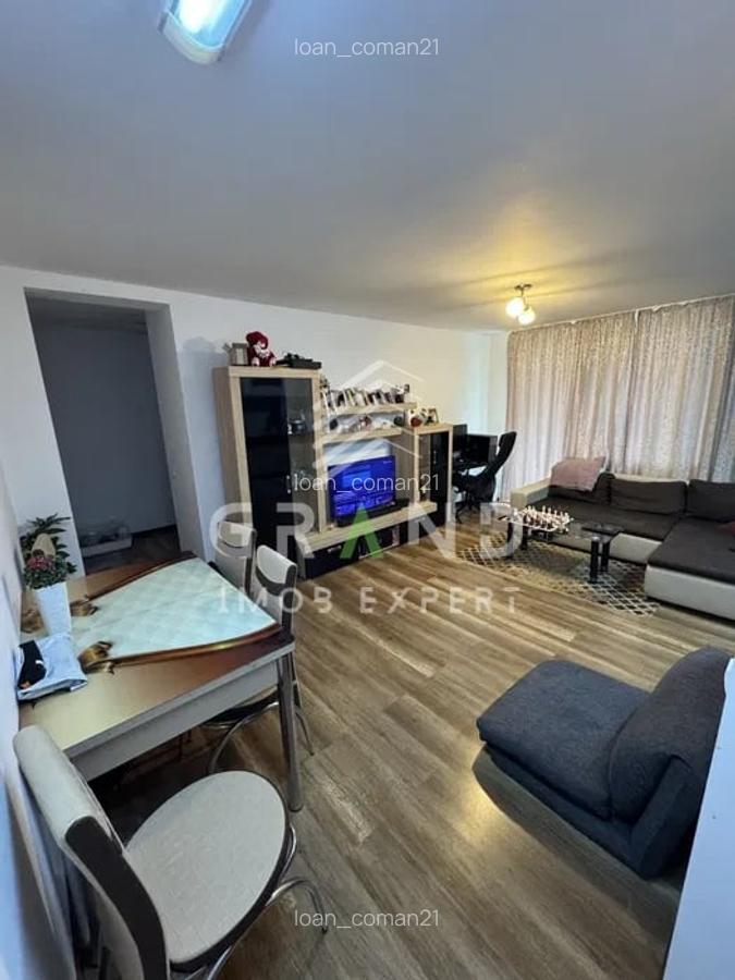 Apartament de vanzare semidecomandat cu 2 Camere, Balcon 12 mp & Parcare, BACIU - 5