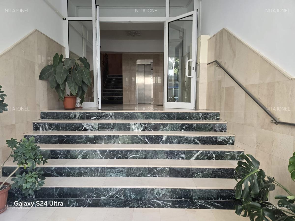 Apartament cu 3 camere decomandat, mobilat în P-ța Victoriei - 23