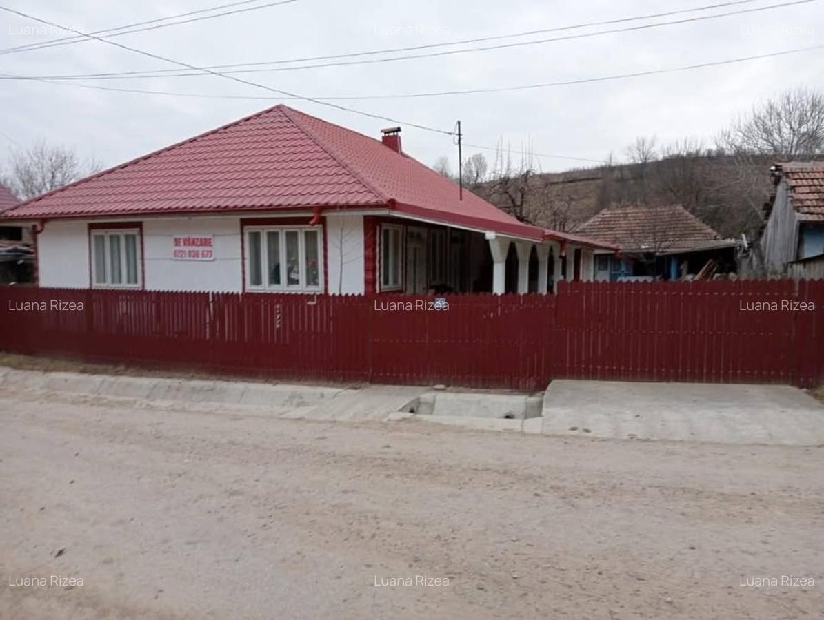 Casă la țară cu anexă și beci - 7