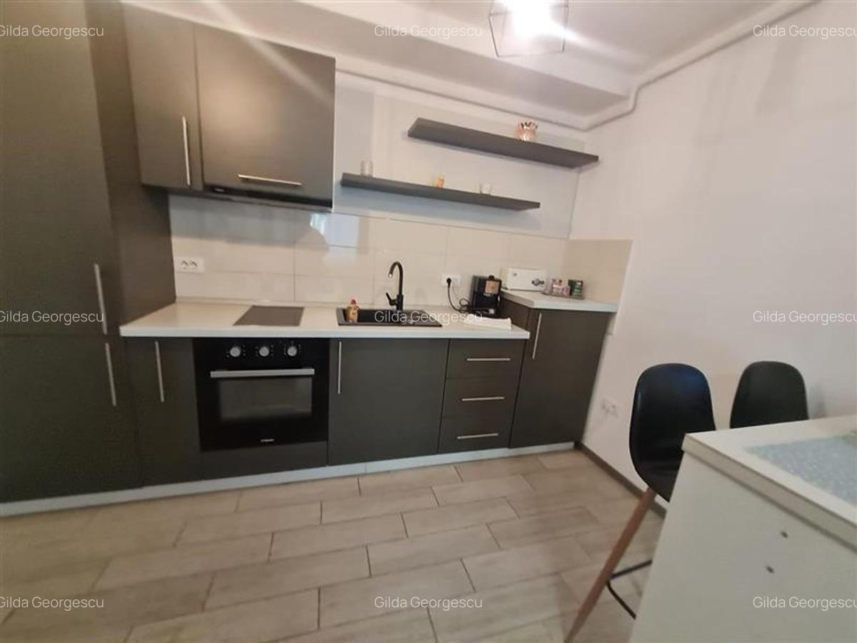 Apartament cu 2 camere decomandat, mobilat în Tractorul - 3