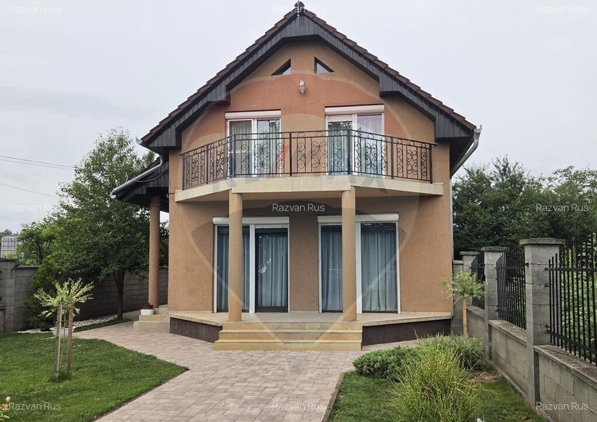 Casa de vis cu 4 dormitoare intr-o zona linistita din Sa... - 9