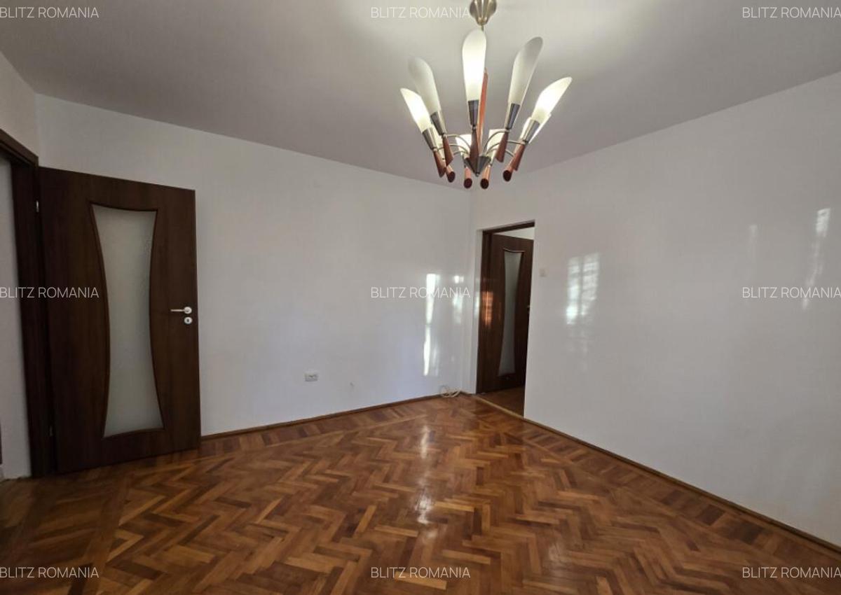 Apartament 3 camere, Nord Complexul Mare, etaj 1 - 2