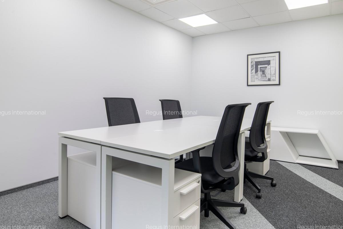 Acces all-inclusive la spațiu de birou  pentru 2 în Regus Central Business Plaza - 5