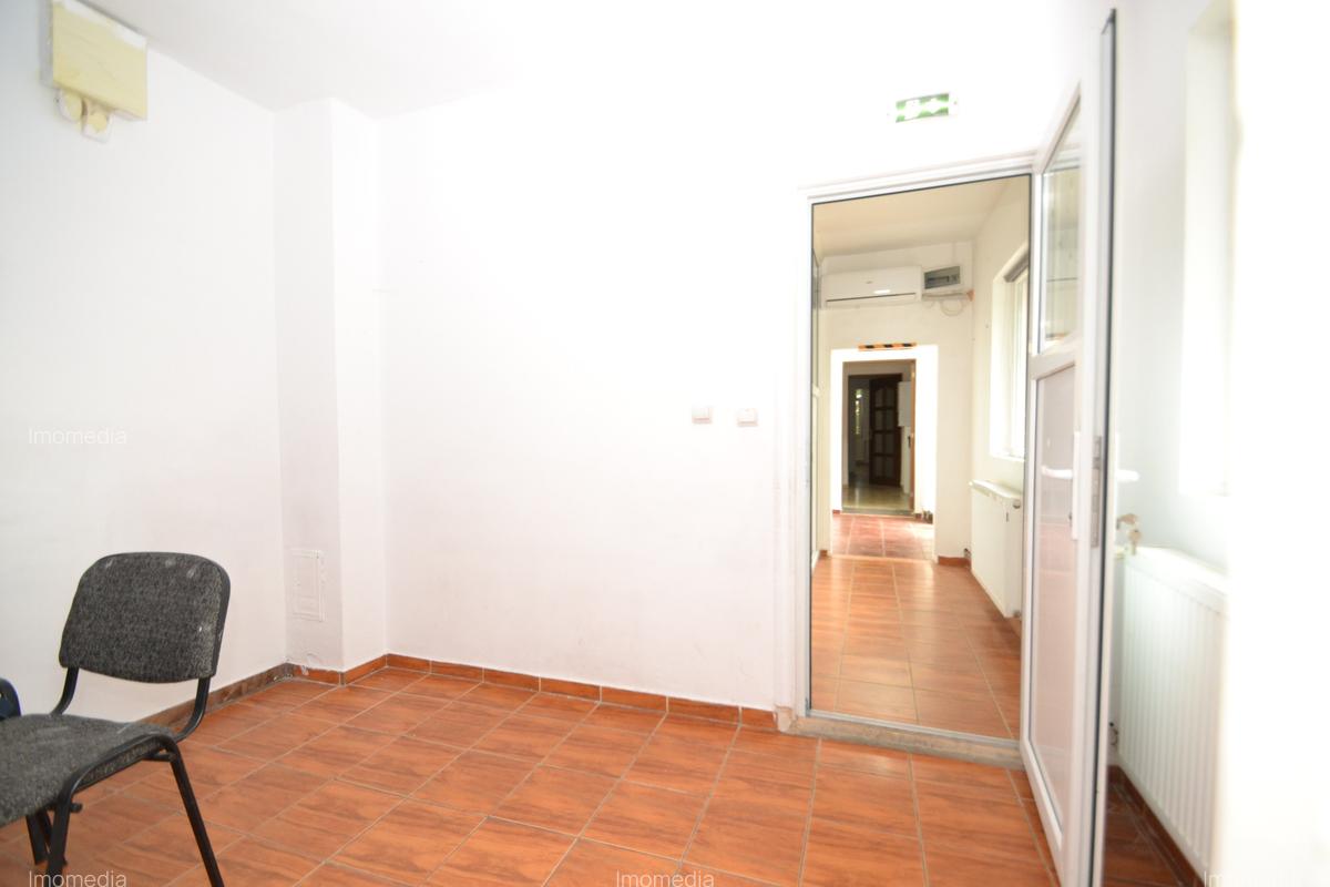 Casa zona Blascovici, 5 camere, 3 bai, 3 intrari - 2