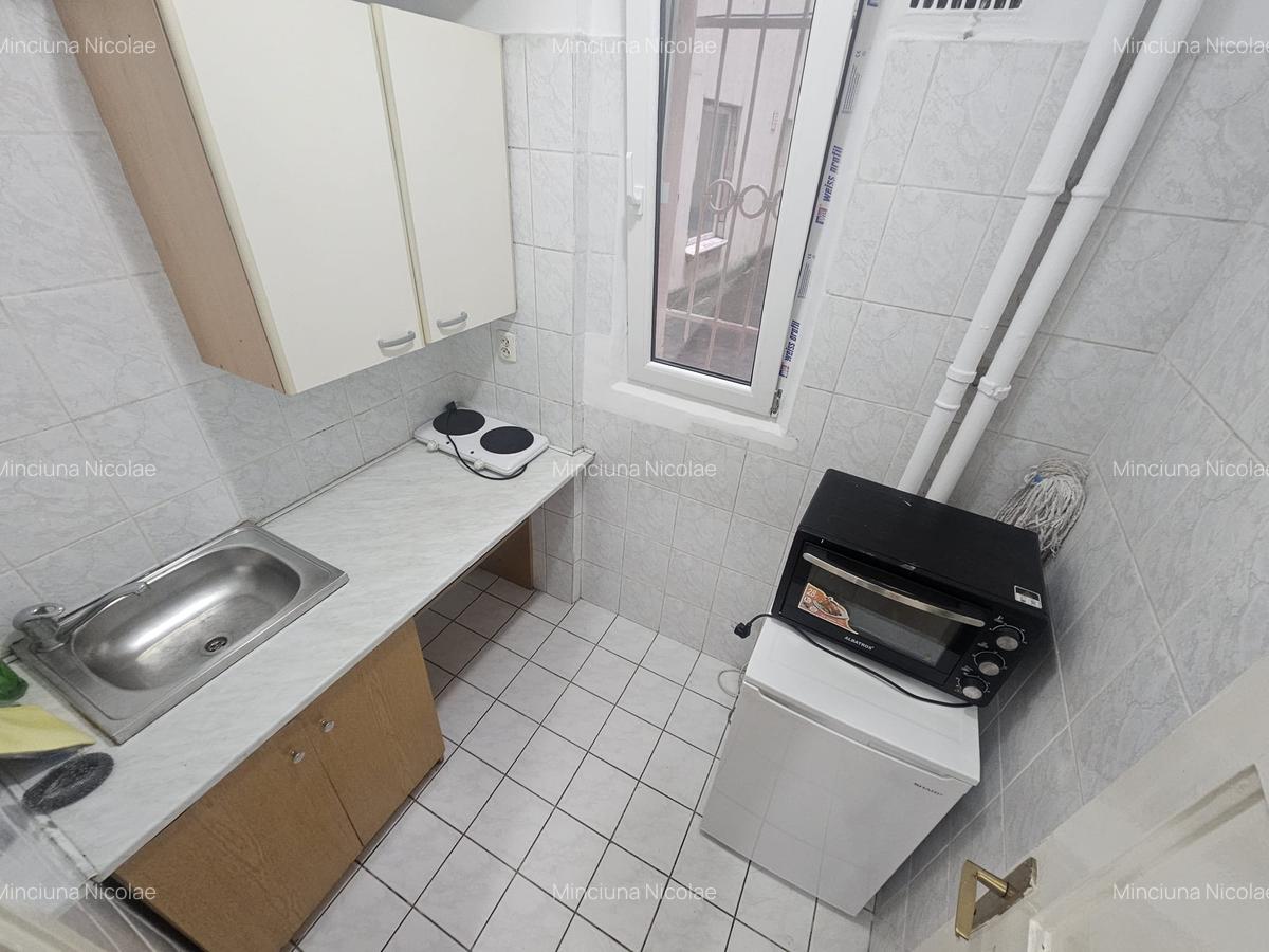 Victoriei  Universitate blocul Romarta garsoniera et 2/8 - 5