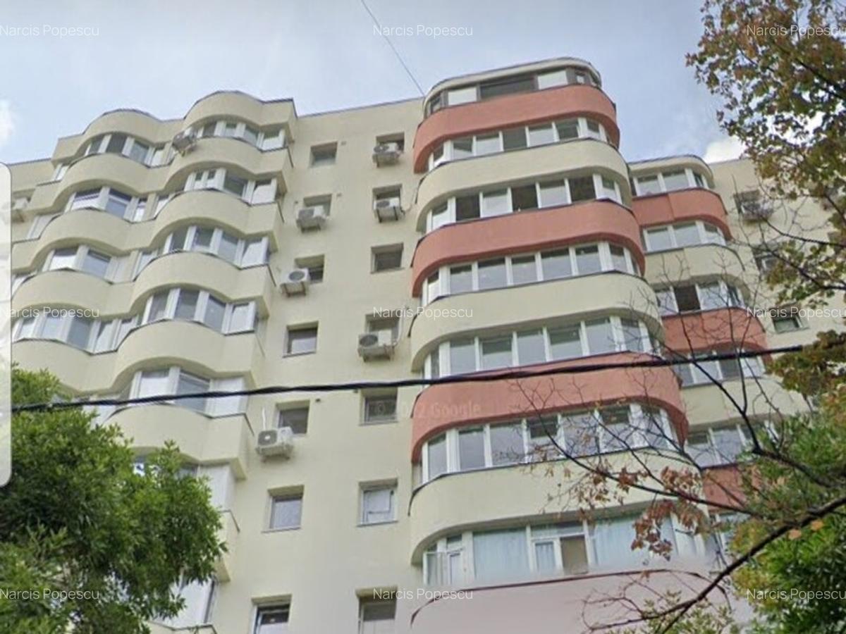 LACUL TEI, LANGA COMPLEXUL DOMINO - 1