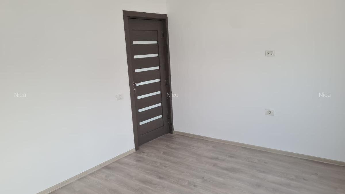 Casă cu 5 camere în Est - 7