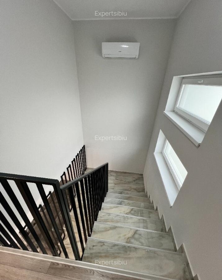 Inchiriere casa 4 camere decomandate ?elimbar, str. Triajului - 36