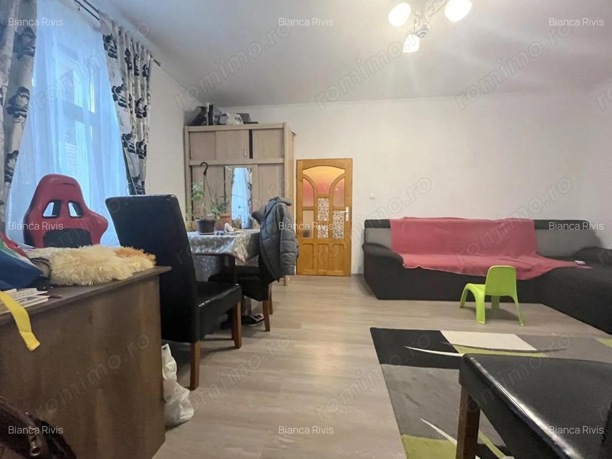 Casa cu 3 camere, curte comuna, zona Mehala - 4