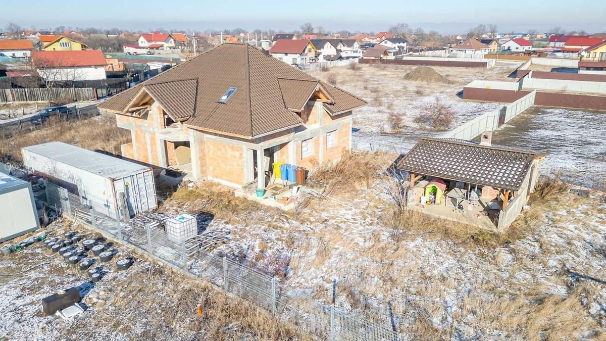 Casă cu Garaj - Personalizează-ți Spațiul După Bunul Tău Plac! - 3
