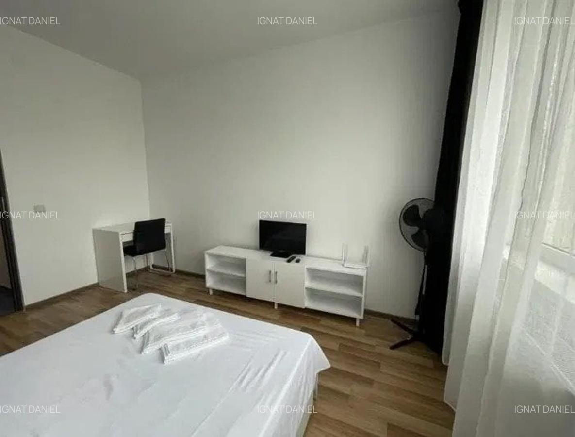 Garsoniera, etajul 2/4, zona Podu Ros - 4