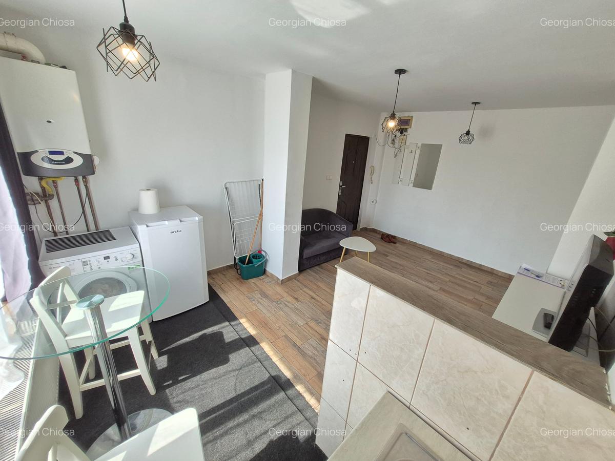 2 Cam-Aradului-3 Min Iulius Town--Mobilat-Centrala-Balcon--Aer conditionat-54 MP - 12