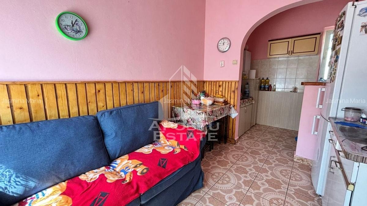 Apartament cu 2 camere la curte comuna in - 2